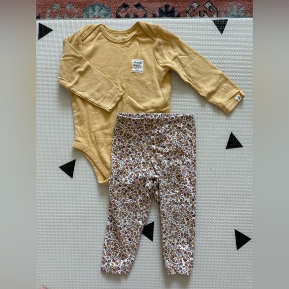 Easy Peasy|Baby girl mustard Yellow Long Sleeve Onesie and ditsy Floral leggings - Picture 6 of 6